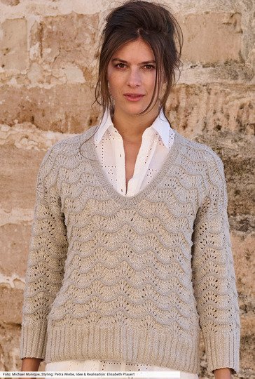 Pulli mit Wellenstrukturen