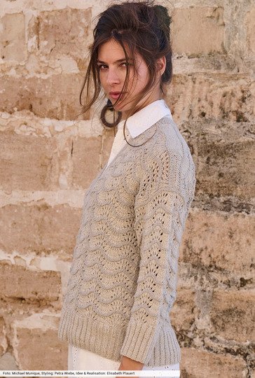 Pulli mit Wellenstrukturen