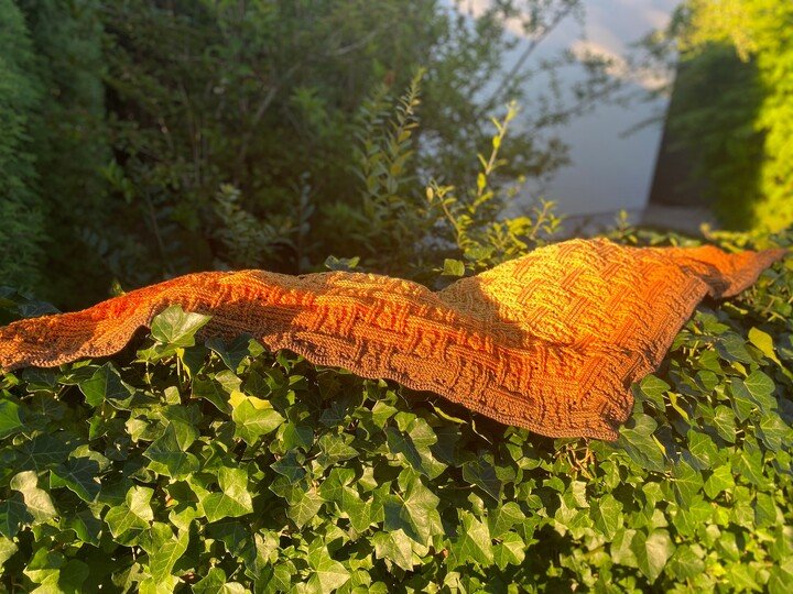 Crochet Pattern Flat Triangular Scarf "Himera"