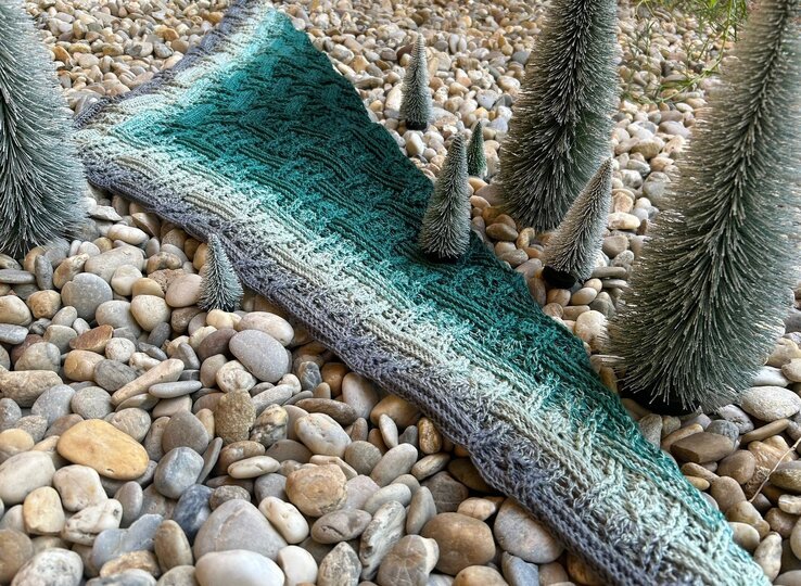 Crochet Pattern Flat Triangular Scarf "Himera"