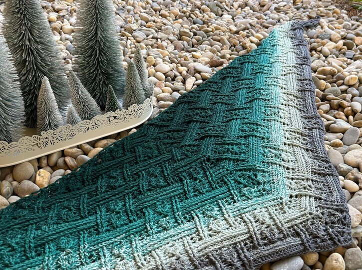 Crochet Pattern Flat Triangular Scarf "Himera"