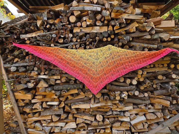 Crochet Pattern Flat Triangular Scarf "Himera"