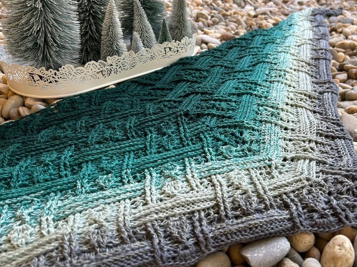 Crochet Pattern Flat Triangular Scarf "Himera"