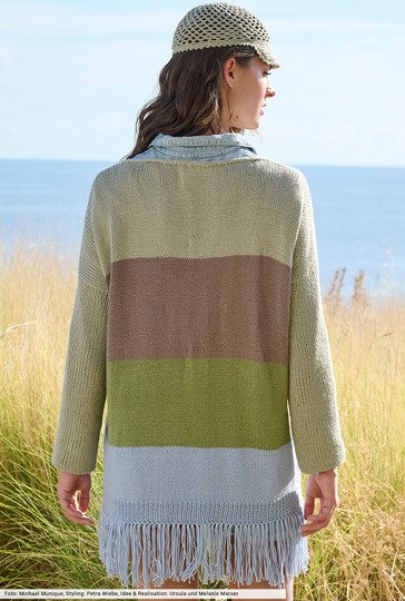 Streifenpulli mit Kappe