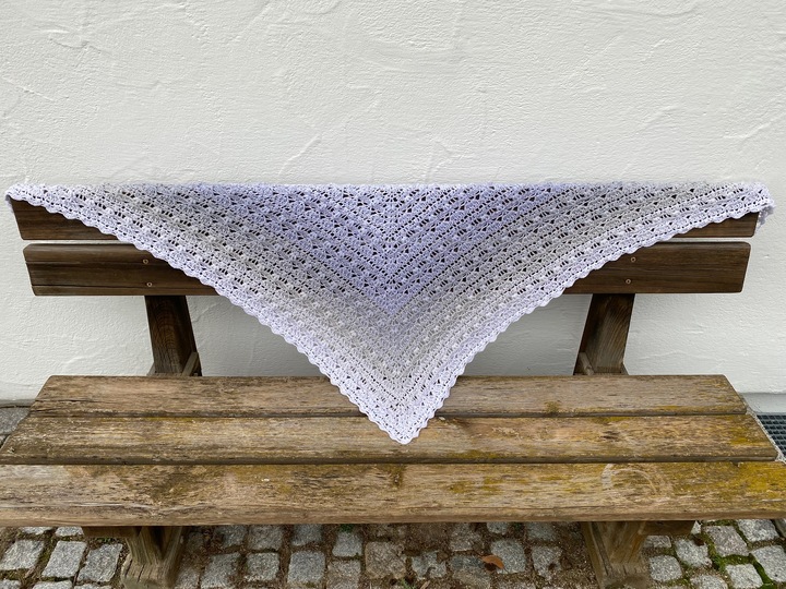 Mad Luxury - Häkelanleitung symmetrisches Dreieckstuch