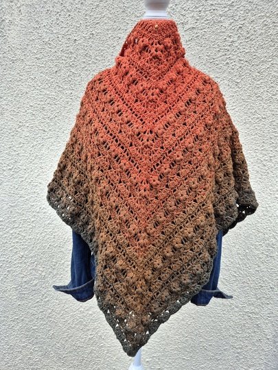 Mad Luxury - Häkelanleitung symmetrisches Dreieckstuch