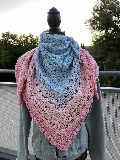 Mad Luxury - Häkelanleitung symmetrisches Dreieckstuch