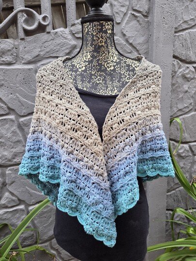 Mad Luxury - Häkelanleitung symmetrisches Dreieckstuch