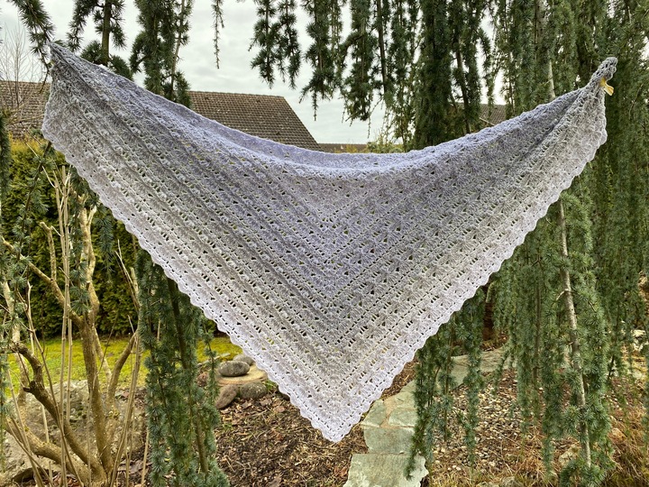 Mad Luxury - Häkelanleitung symmetrisches Dreieckstuch