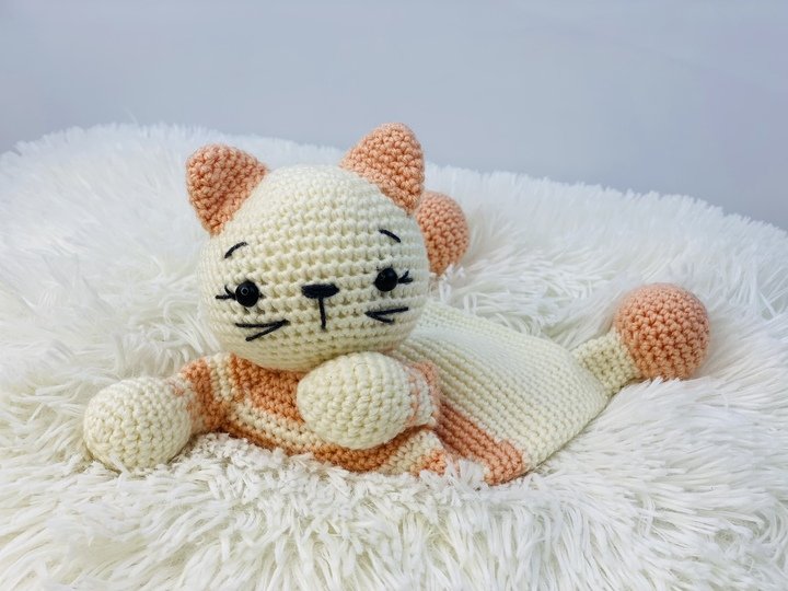 Comforter Cuddly Cat,Crochet Pattern