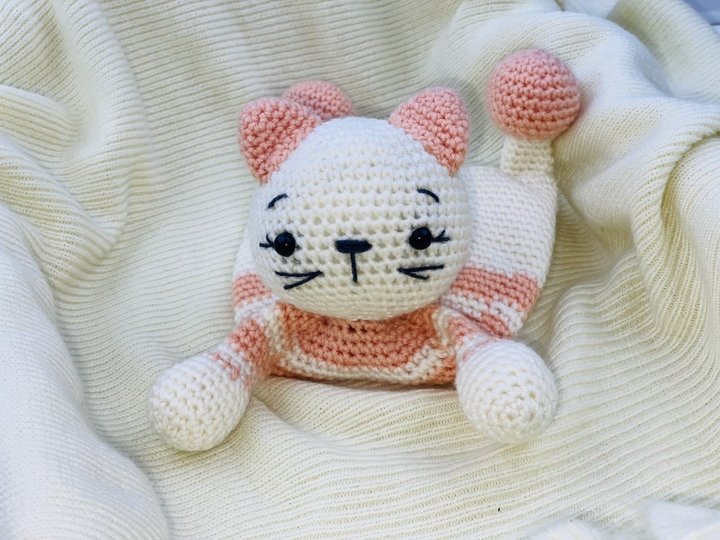 Comforter Cuddly Cat,Crochet Pattern