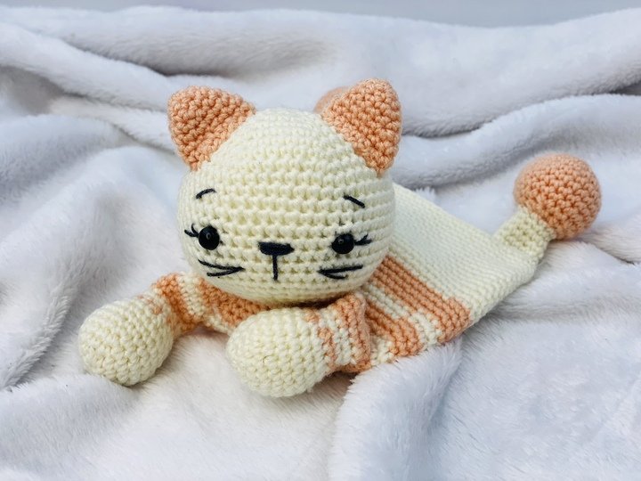 Comforter Cuddly Cat,Crochet Pattern