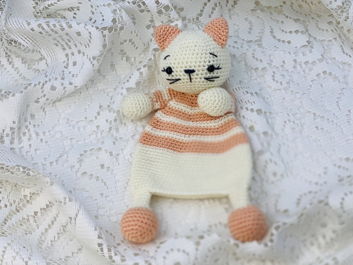 Comforter Cuddly Cat,Crochet Pattern