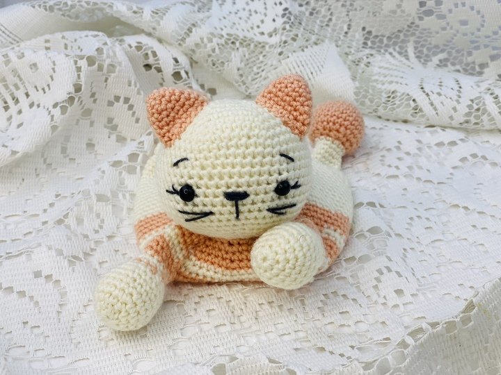 Comforter Cuddly Cat,Crochet Pattern