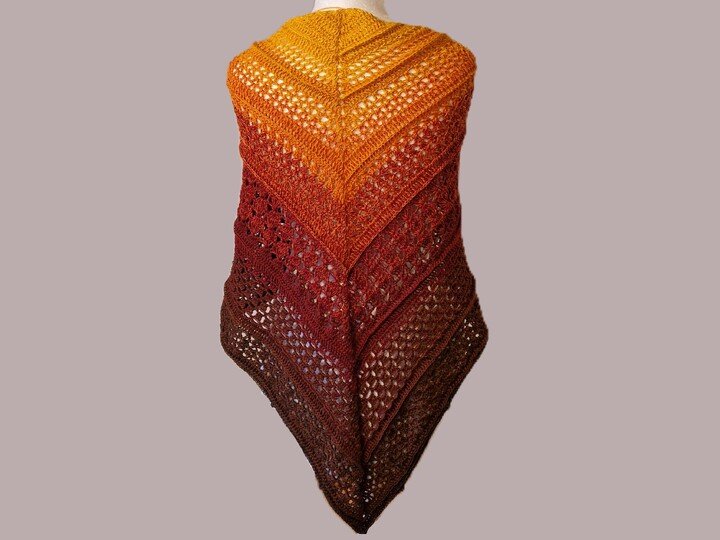 Felicitas - Häkelanleitung für ein symmetrisches Dreieckstuch