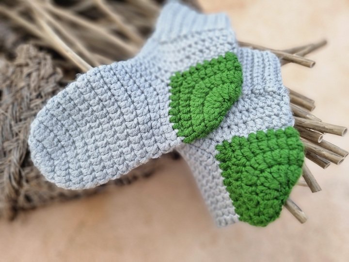 S16 Crochet Pattern for Warm Socks. Simple Socks for Teens and Adults.