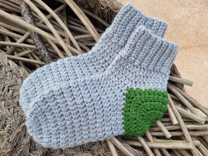 S16 Crochet Pattern for Warm Socks. Simple Socks for Teens and Adults.