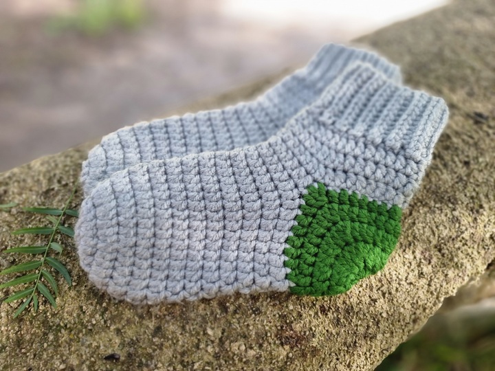 S16 Häkelanleitung. Warme Socken. Einfache Socken für Jugendliche & Erwach