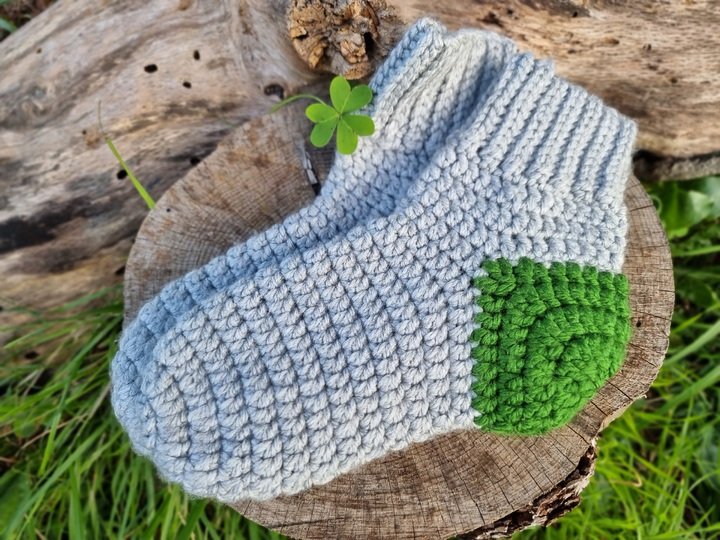 S16 Häkelanleitung. Warme Socken. Einfache Socken für Jugendliche & Erwach