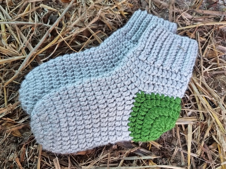 S16 Häkelanleitung. Warme Socken. Einfache Socken für Jugendliche & Erwach