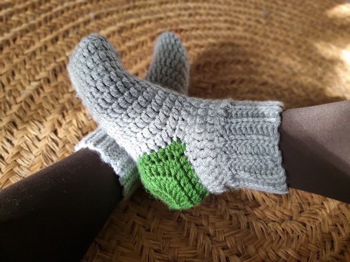S16 Häkelanleitung. Warme Socken. Einfache Socken für Jugendliche & Erwach
