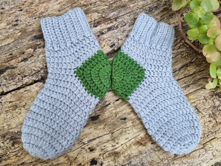 S16 Häkelanleitung. Warme Socken. Einfache Socken für Jugendliche & Erwach