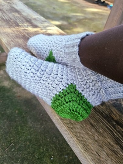 S16 Häkelanleitung. Warme Socken. Einfache Socken für Jugendliche & Erwach