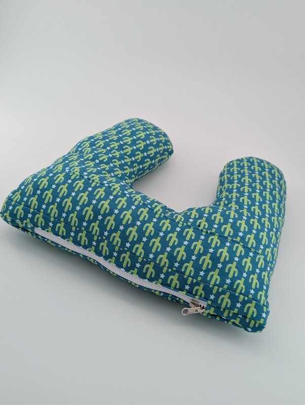 Sewing Pattern Flip Roll & Neck Pillow – the convertible travel pillow - Image 4