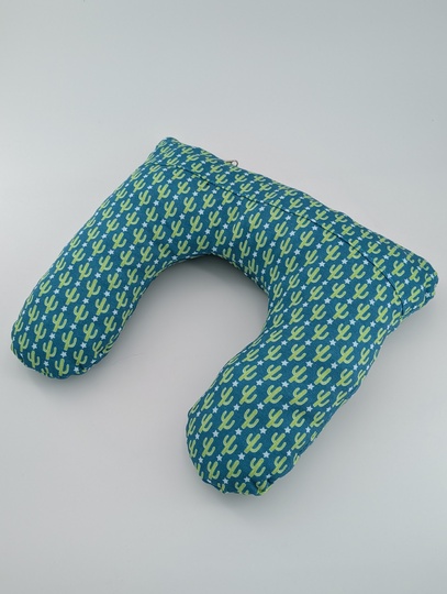 Sewing Pattern Flip Roll & Neck Pillow – the convertible travel pillow