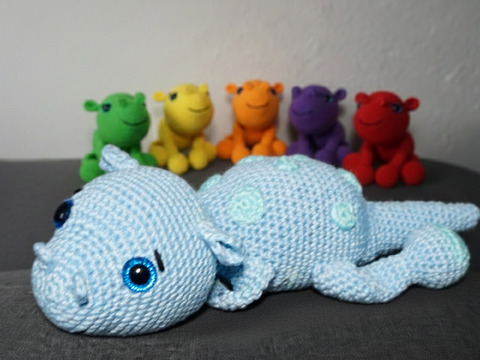 Crochet pattern: "Berti Brontoknuddel" – The gentle prehistoric friend