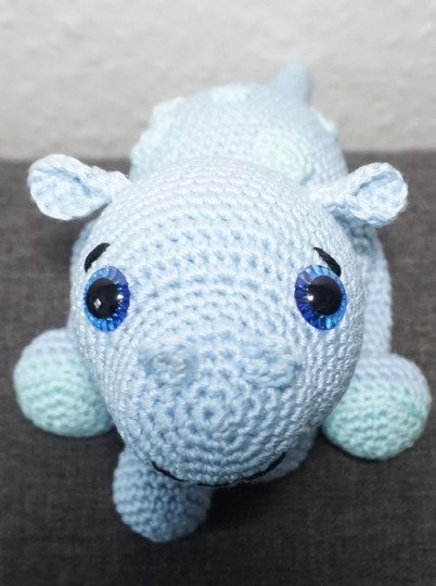 Crochet pattern: "Berti Brontoknuddel" – The gentle prehistoric friend