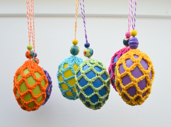 Crochet Pattern Easter Eggs in fancy mesh dress, easy + quick Easter decor