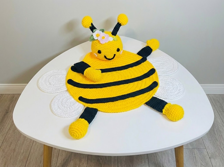 Crochet Pattern Bee Placemat for Baby Table Decor