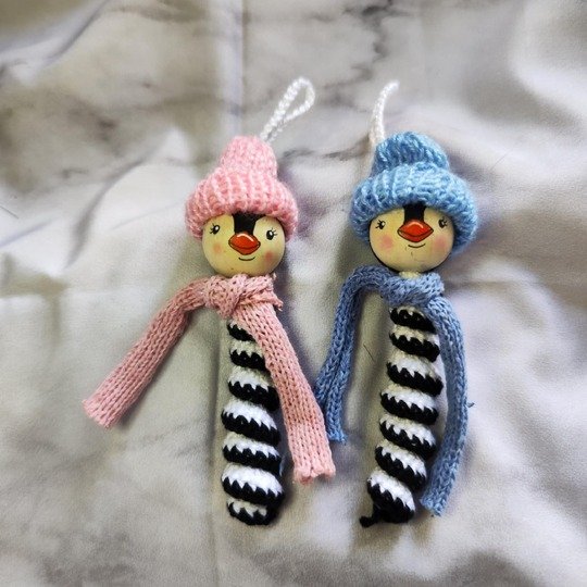 Kostenlose Häkelanleitung „Zweifärbige Sorgenwürmchen" (PDF)