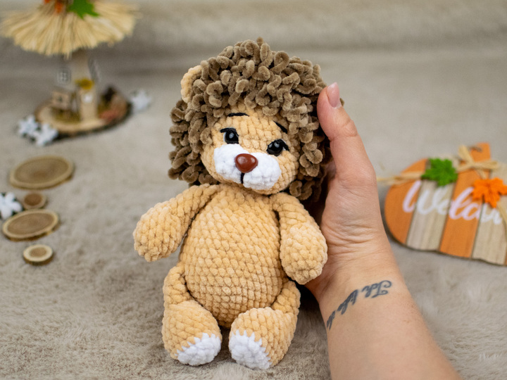 Häkelanleitung Löwe Noah – Amigurumi Kuscheltier aus Chenillegarn