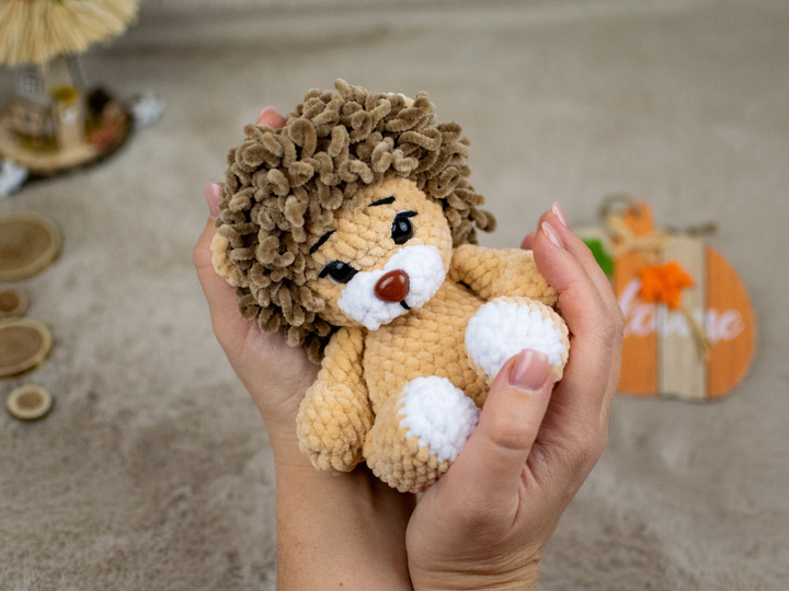 Häkelanleitung Löwe Noah – Amigurumi Kuscheltier aus Chenillegarn
