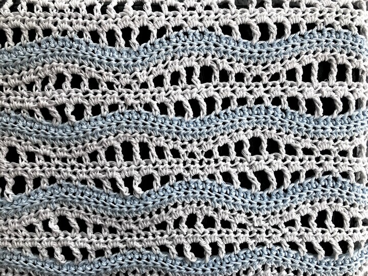 Shirt in Hellblau-Weiß - 4 Muster zur Auswahl- Häkelanleitung