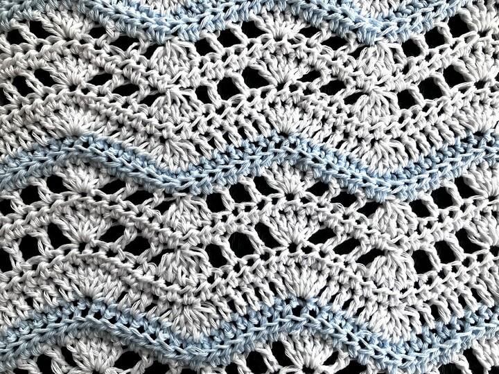 Shirt in Hellblau-Weiß - 4 Muster zur Auswahl- Häkelanleitung