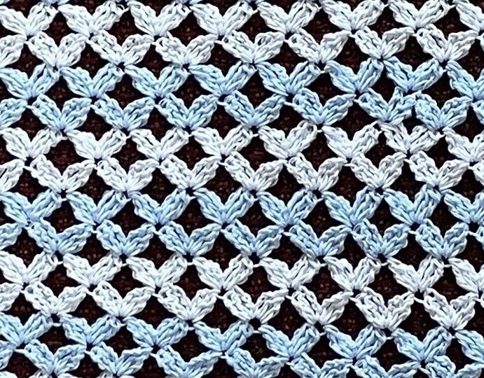 Shirt in Hellblau-Weiß - 4 Muster zur Auswahl- Häkelanleitung