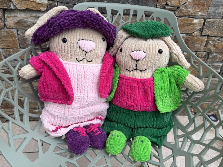 Hasenpaar Rosa & Maxi – Strickanleitung für kuschelige Hasen