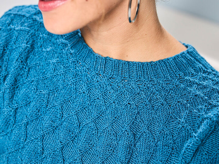 RUNDPASSENPULLI EMMA, gestrickt