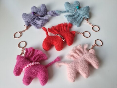 „Glückspferdchen" Strick- & Filzanleitung für einen süßen Schlüsselanhänger