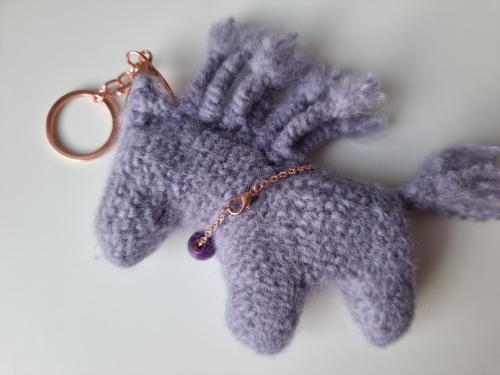 „Glückspferdchen" Strick- & Filzanleitung für einen süßen Schlüsselanhänger