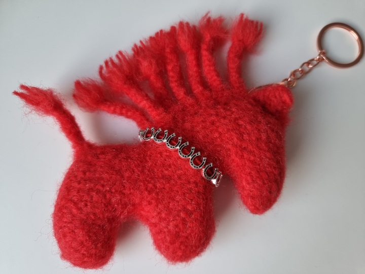„Glückspferdchen" Strick- & Filzanleitung für einen süßen Schlüsselanhänger
