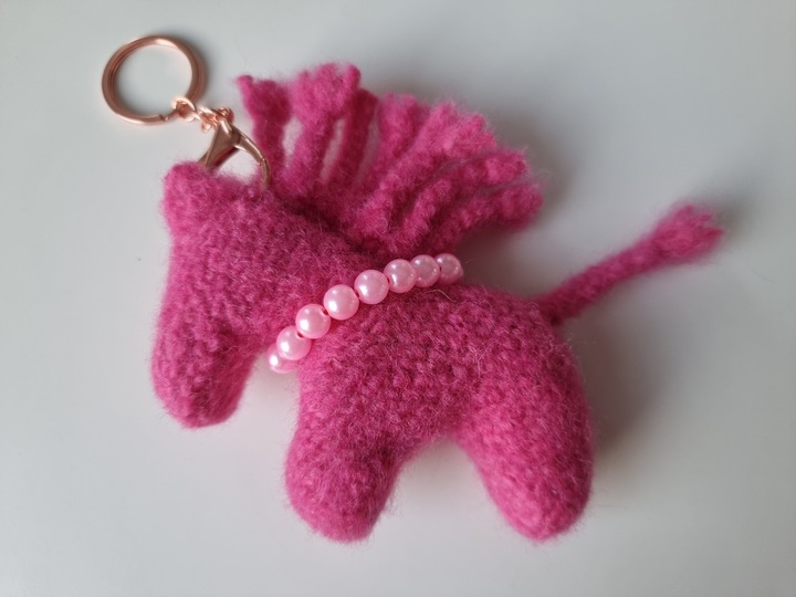 „Glückspferdchen" Strick- & Filzanleitung für einen süßen Schlüsselanhänger