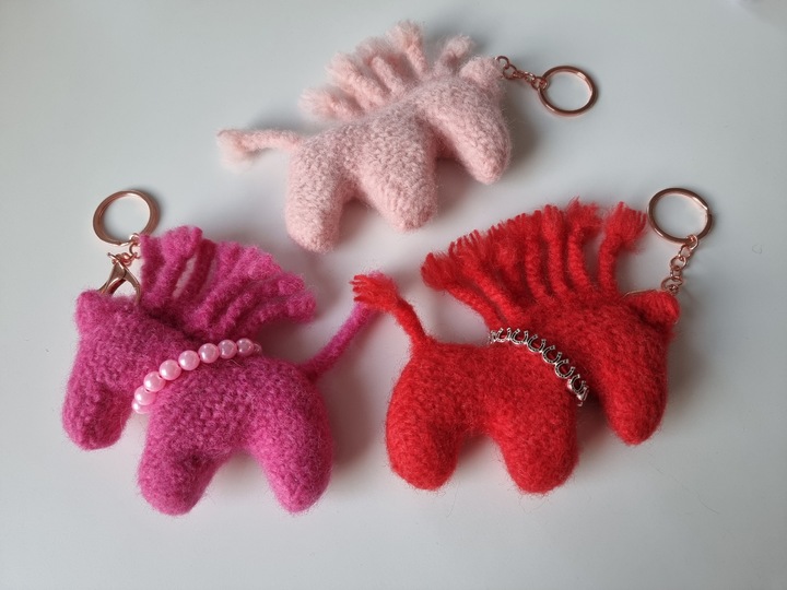 „Glückspferdchen" Strick- & Filzanleitung für einen süßen Schlüsselanhänger