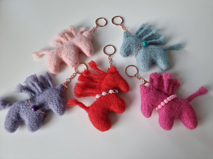 „Glückspferdchen" Strick- & Filzanleitung für einen süßen Schlüsselanhänger