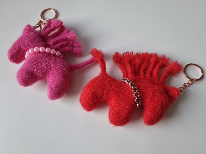 „Glückspferdchen" Strick- & Filzanleitung für einen süßen Schlüsselanhänger