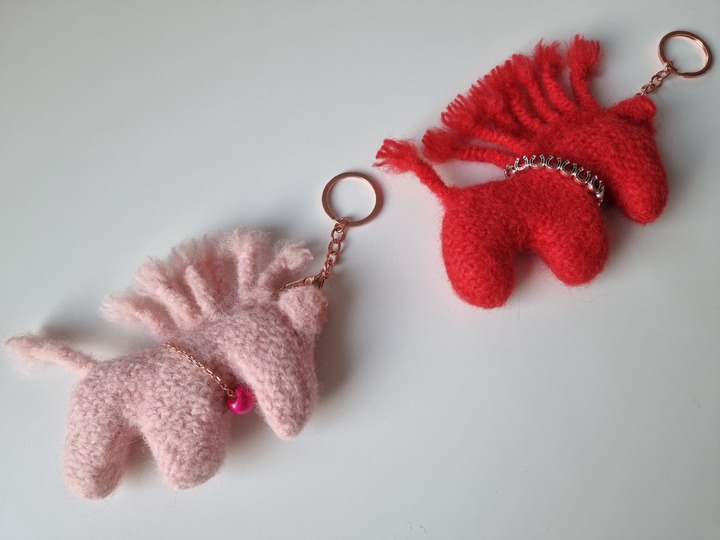 „Glückspferdchen" Strick- & Filzanleitung für einen süßen Schlüsselanhänger