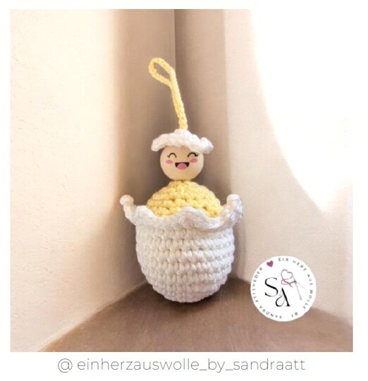 Crochet pattern: Chick in an eggshell